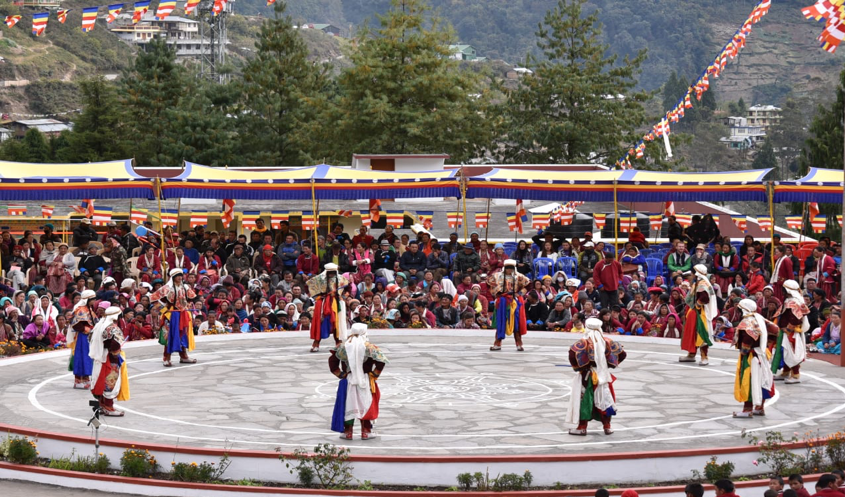 Fig.1: Cham artists belonging to the Geluks  use a permanent pedestal in a sequential way (Courtesy: Manash Pratim Borah)