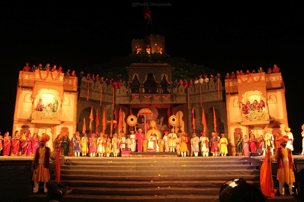 Fig. 3: The coronation ceremony as portrayed in the play Janata Raja (Courtesy: Aishwarya Walvekar)