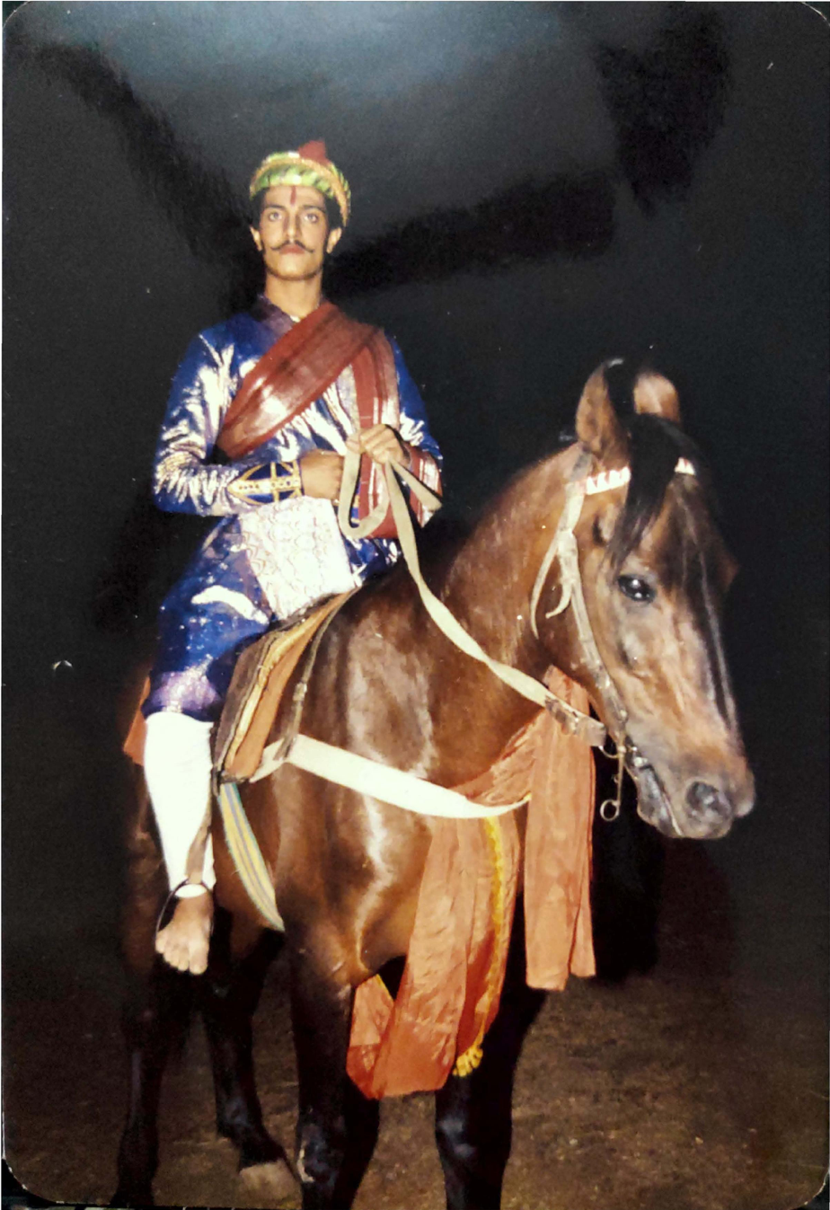 Fig. 5: An artist on a horse playing the character of Chhatrasal Bundela  in Janata Raja (Courtesy: Aishwarya Walvekar)