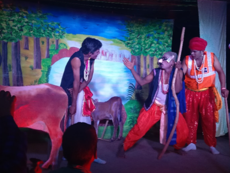 Fig. 7: Comic relief during the gavalanicha bhag where Vakdya shares his desires to marry the gavalan. (Courtesy: Sonam Ambe)