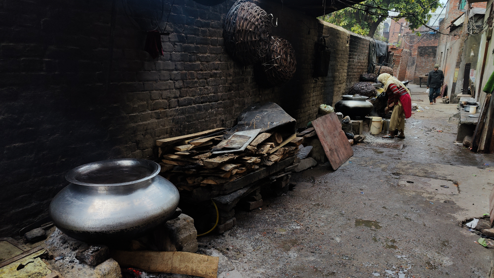 Pulao Wali Gali in Lucknow once housed the city’s famed khansamas, filling the street with the aromas of Nawabi pulao and kebabs. (Picture Credits: Tasveer Hasan)