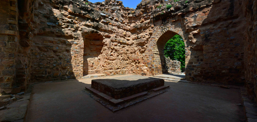 Alauddin Khalji's tomb chamber, Courtesy: Ayan Ghosh/Sahapedia