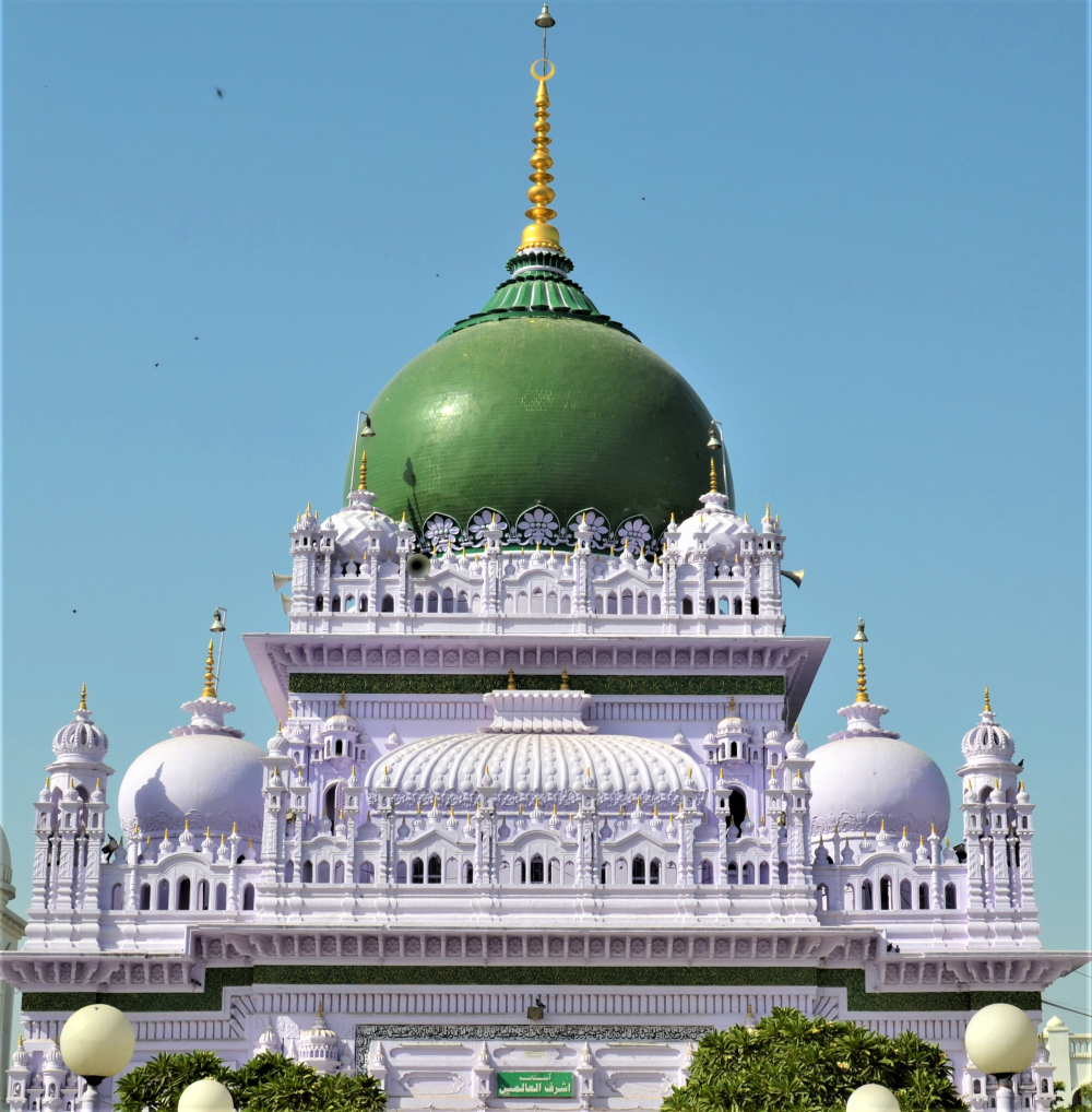 Dewa Sharif in Barabanki. (Picture Credits: Wikimedia Commons)