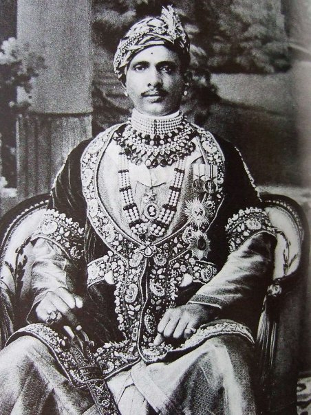 Maharaja Sawai Jai Singh Bahadur of Alwar, sarpech, male jewellery, Photo: Wikimedia Commons