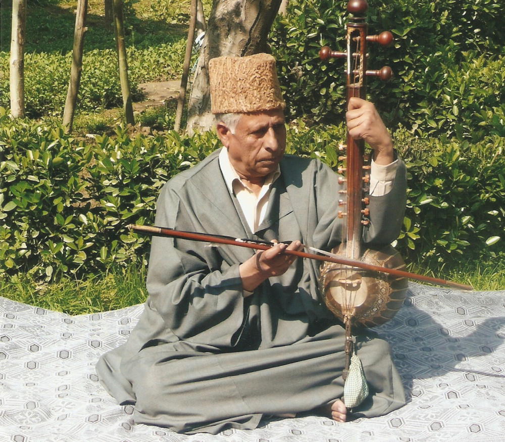 Renowned santoor performer Ustad Ghulam Mohammad Saznawaz. (Picture Credit: Sahbir and Kaiser/Wikimedia Commons)