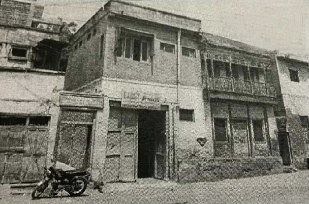 Entrance of Himroo Factory and Haveli of Late Abdul Rauf Qureshi in Nawabpura