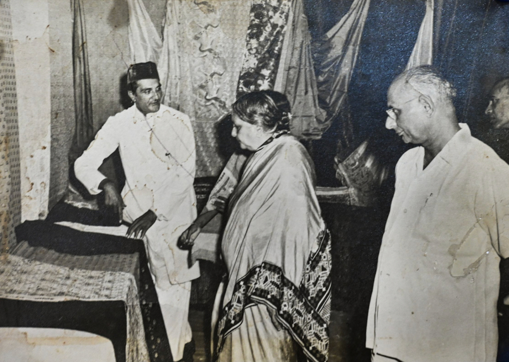 Dignitaries visiting Himroo Factory. (Picture Credits: Anil Purohit)