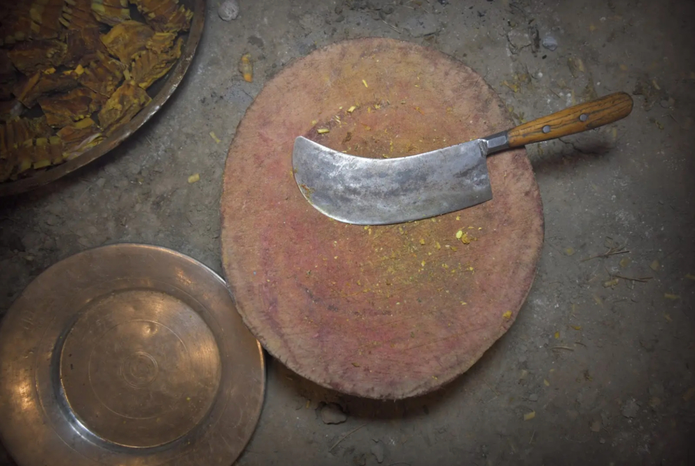 The khunti knife and wooden base, key tools in Kashmiri cuisine. (Picture Credits: Syed Muneeb Masoodi)