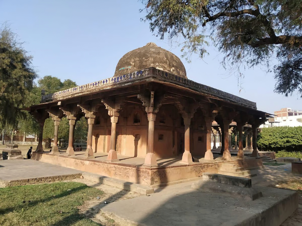 Built around 1620 CE, Nadan Mahal is a Mughal-era site housing the tomb of Sufi saint Shaikh Abdul Rahim. (Picture Credits: Stuti Mishra)