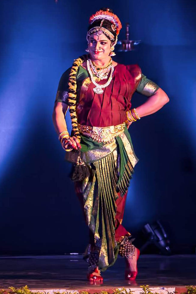Seeing that her servant is impressed with none of these, she finally offers the bhama jadalu or the ‘pride of Satyabhama’, the intricate piece of jewellery which beautifies her snake-like braid.