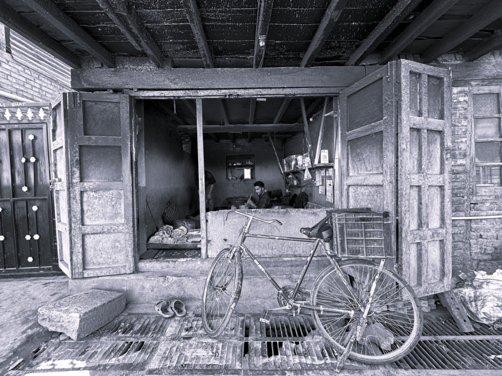 The modest wooden facade of a kandurwaan. (Picture Credits: Taha Mughal)
