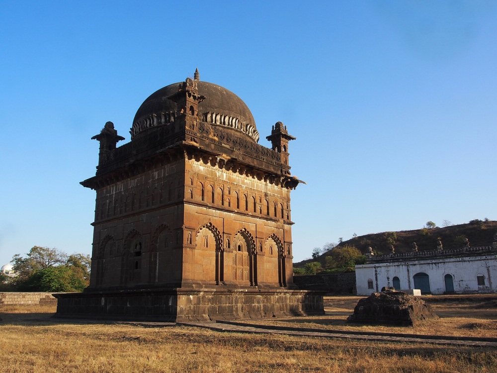 Tomb of Malik Ambar, Khuldabad. (Picture Source: Wikimedia Commons)