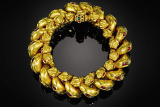 Dastband Almas, or anklets, Photo: Pinterest