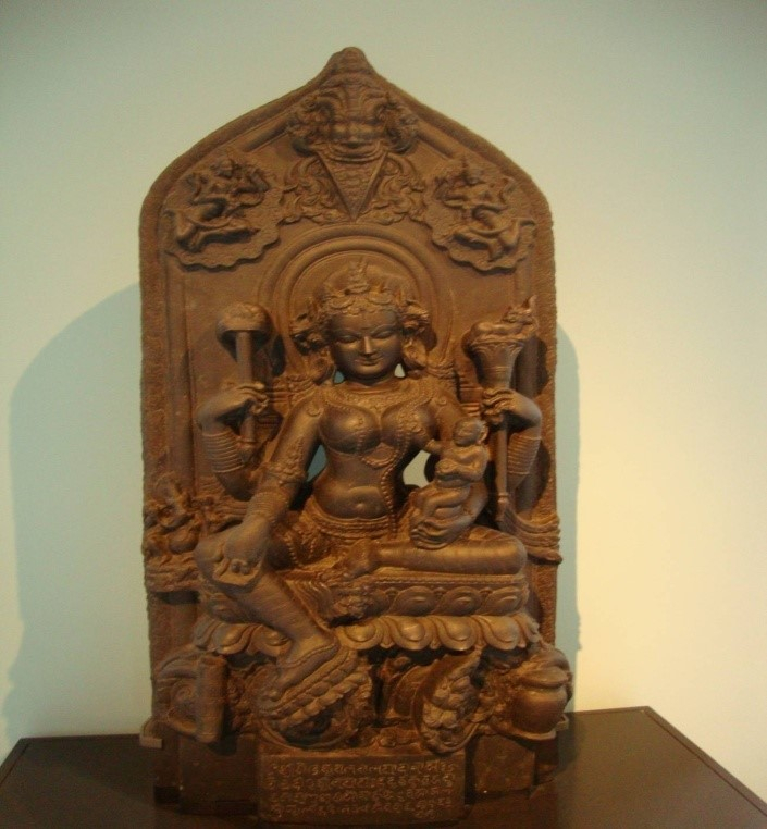 Fig. 1. The Jaynagar (Bihar) Image Inscription of Palapala with inscribed pedestal (Courtesy: