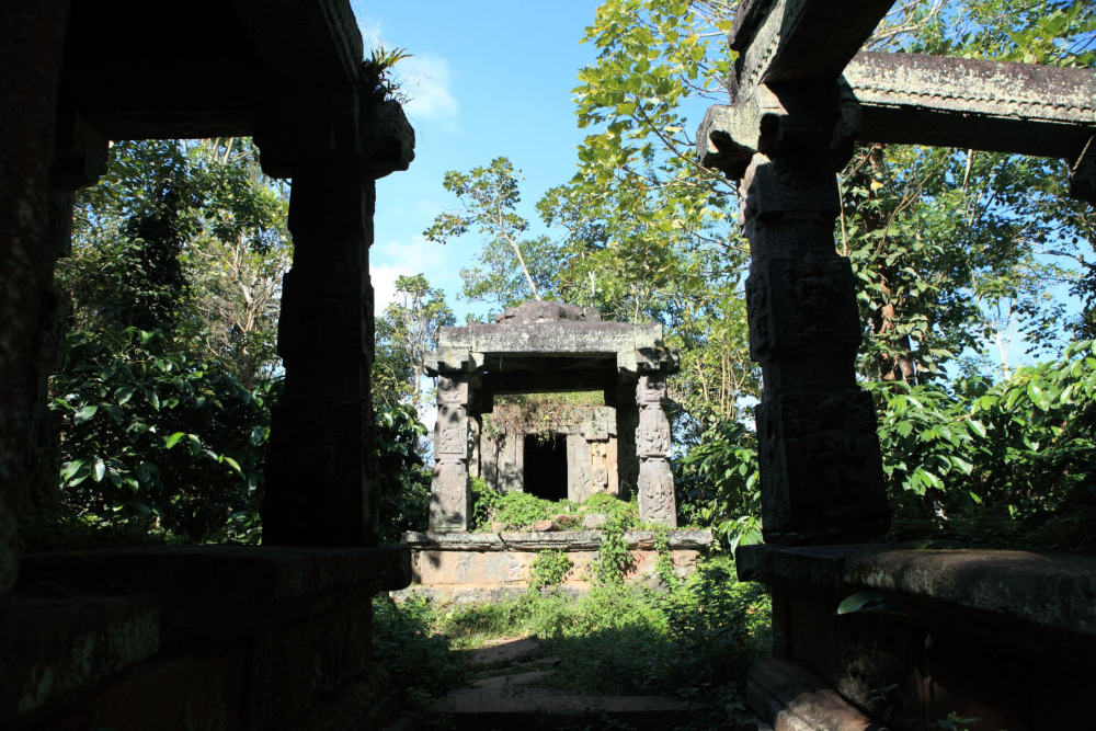 Mandapa-line type temple complex at Punchavayal near Panamaram in Wayanad district. The photograph shows the three major architectural components of such a temple—the hall attached to the outer wall, pillared hall (namskara mandapa) and the door leading to the sanctum. Photo courtesy: A. Mohammed
