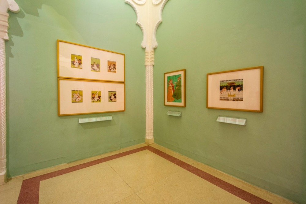 Fig. 6 The painting gallery exhibiting the Marwar paintings on the theme ‘Durbar’, courtly life in Marwar.