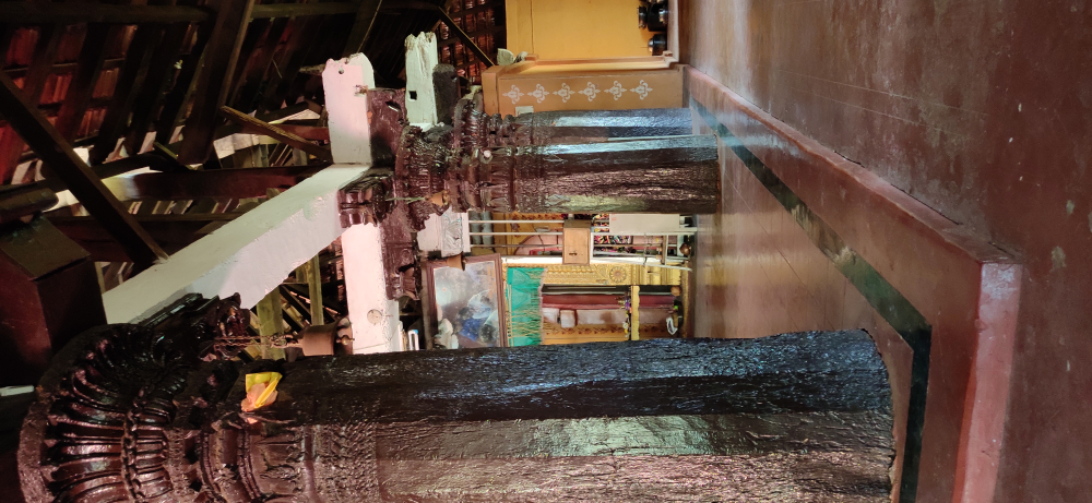 Figure 2. Temple of Shri Betal, Cola. View of the sabhamandapa with the old wooden structure. The elements, columns, arms, and beams, will be reproduced in all the temples surveyed at different scales without losing its structural continuity