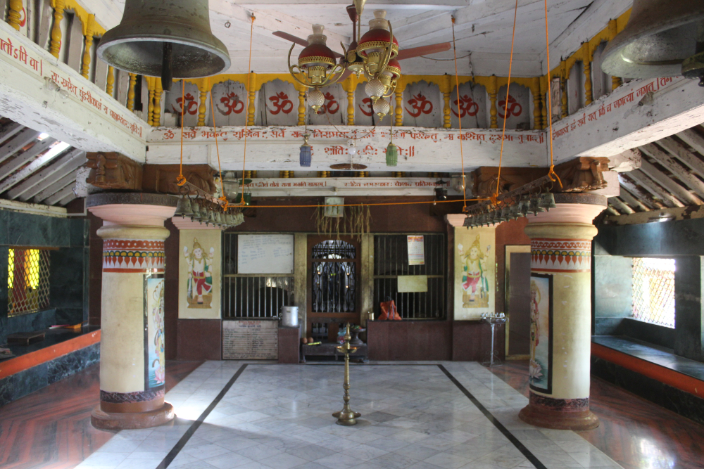 Fig. 8: Shri Keshav Dev temple, Loliem. View of the sabhamandapa