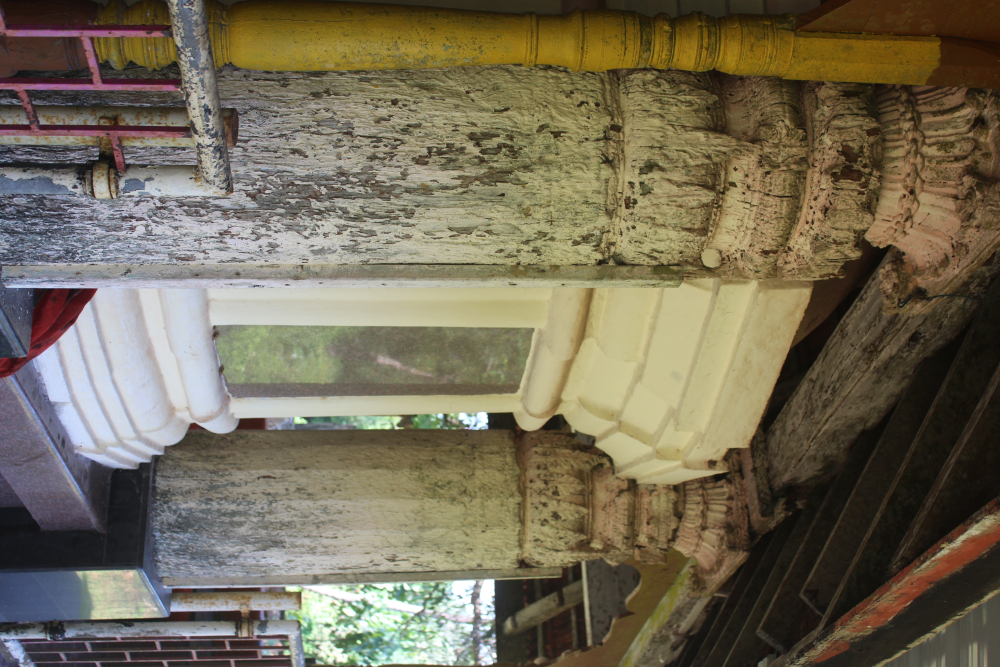Fig. 9. Shri Keshav Dev temple, Loliem. View of the old wooden columns at the entrance of the long mukhamandapa.