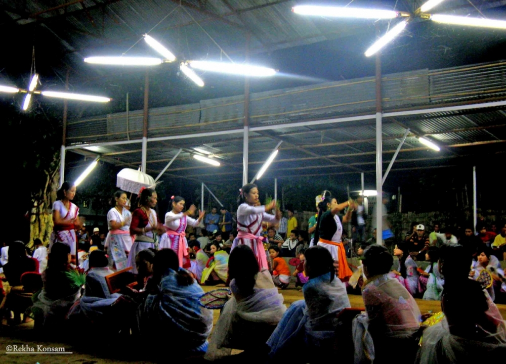 Fig. 10 Laiching jagoi at the shrine of Ima Tamphaton (Lourembam Lairembi), Haobam Marak, Imphal, 2008 (Courtesy: ©Rekha Konsam).