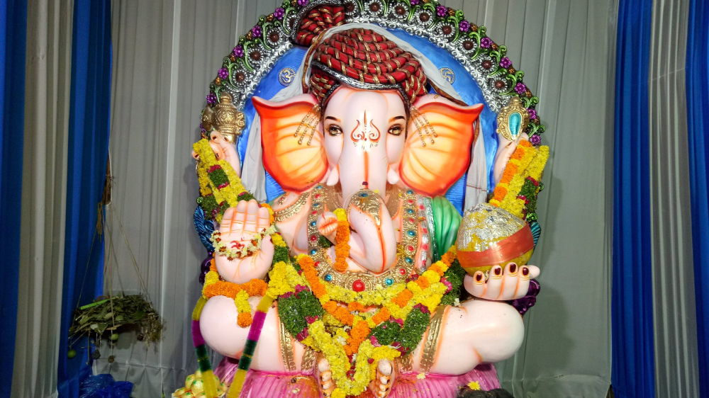 Ganesha with modaks in his hand, Couretsy: Wikimedia Commons