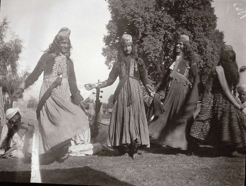 A glimpse of Kashmir, where music and dance are central to its cultural heritage, 1914. (Picture Credits: Boudewijn Huijgens Archive)