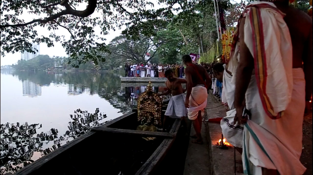 Deity crossing the River Poorna. (Image Courtesy: Sudheer Kailas)
