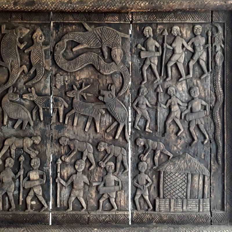 घोटुल दरवाज़े का एक उत्कीर्ण पैनल 